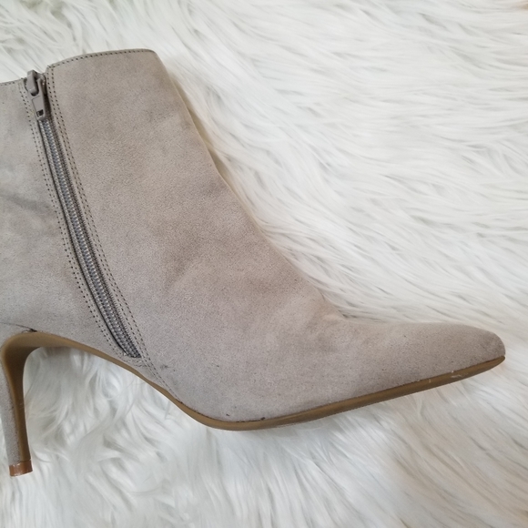 EXPRESS Pointed Faux Suede Ankle Boots Light Gray Color SIZE 9. - Picture 8 of 16